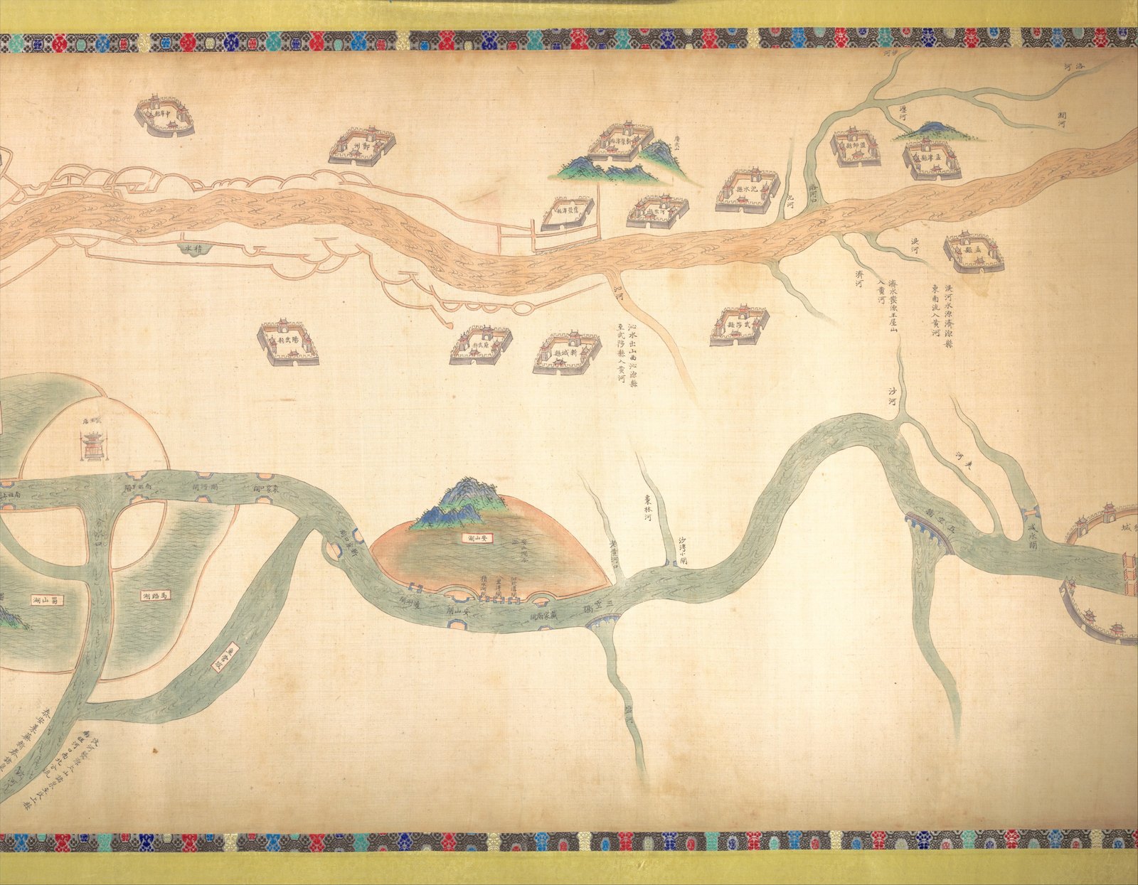 Detalle del museo de un mapa pintado del Gran Canal con vías acuáticas y poblaciones