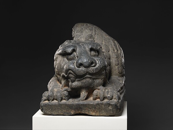 A companion guardian lion reveals how sculptors stylized mane, eyes and muzzle.