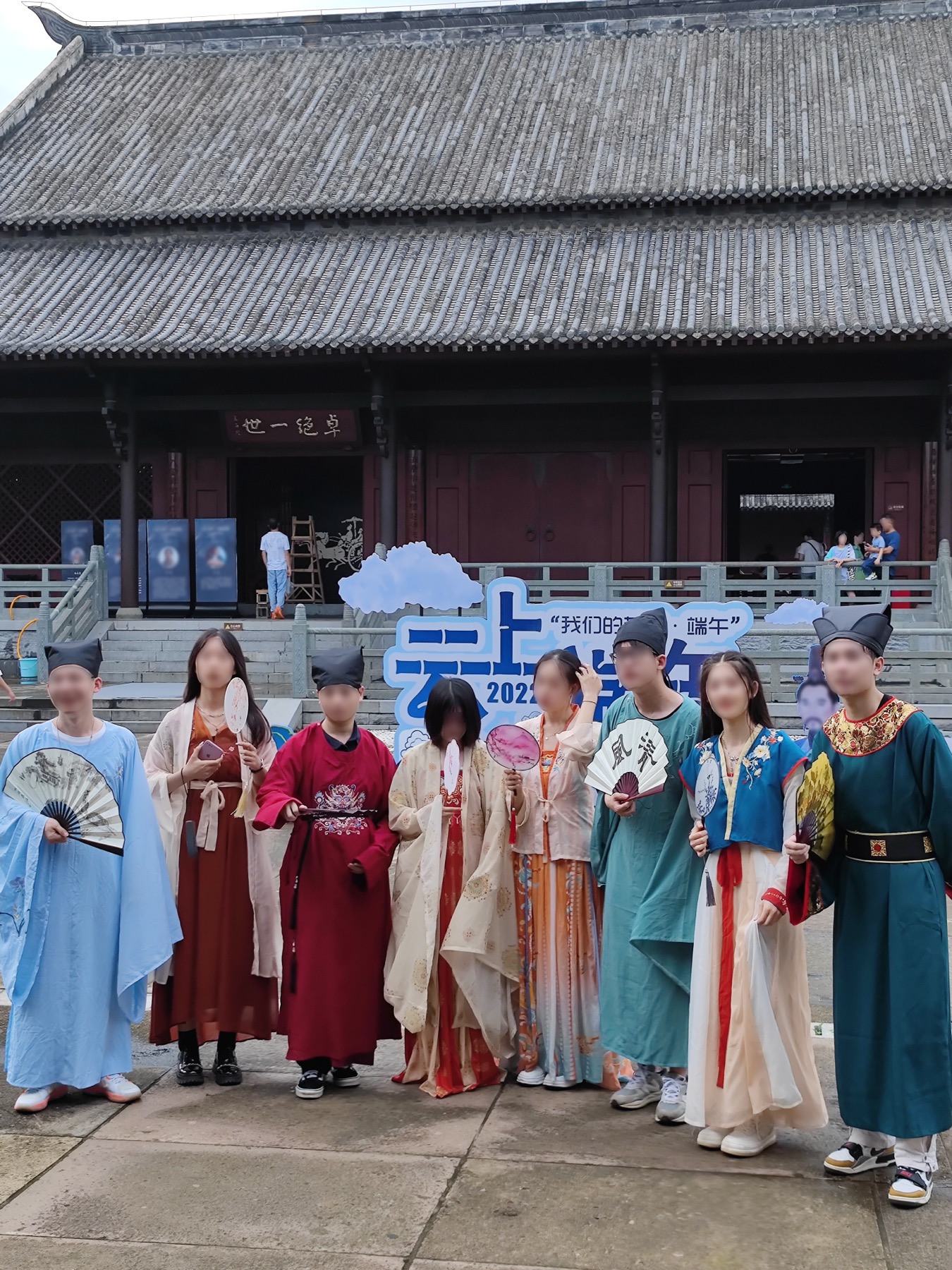 Hanfu enthusiasts gathered outside Qu Yuan Temple in Hunan