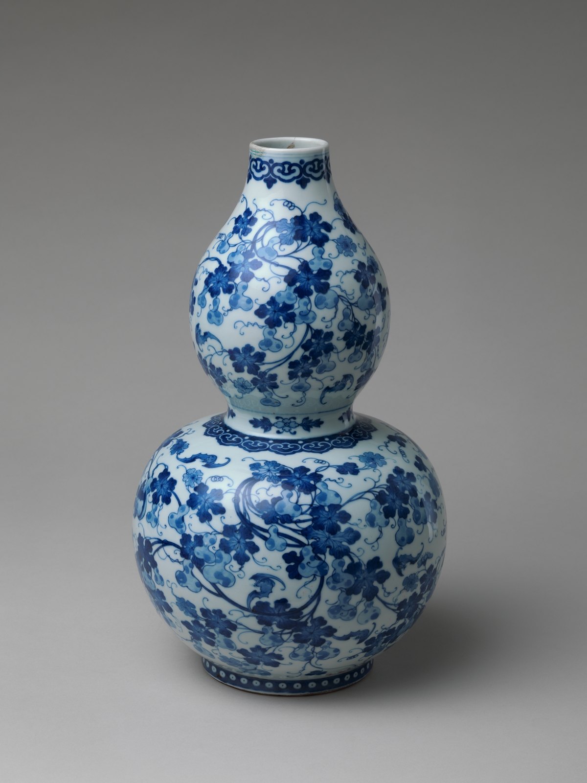 Blue-and-white gourd-shaped porcelain vase decorated with gourds and bats